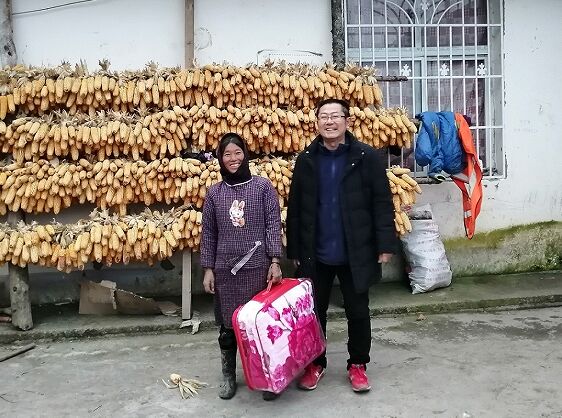 金堂县妇幼保健院援彝人员彝历新年走访慰问对口帮扶贫困人员